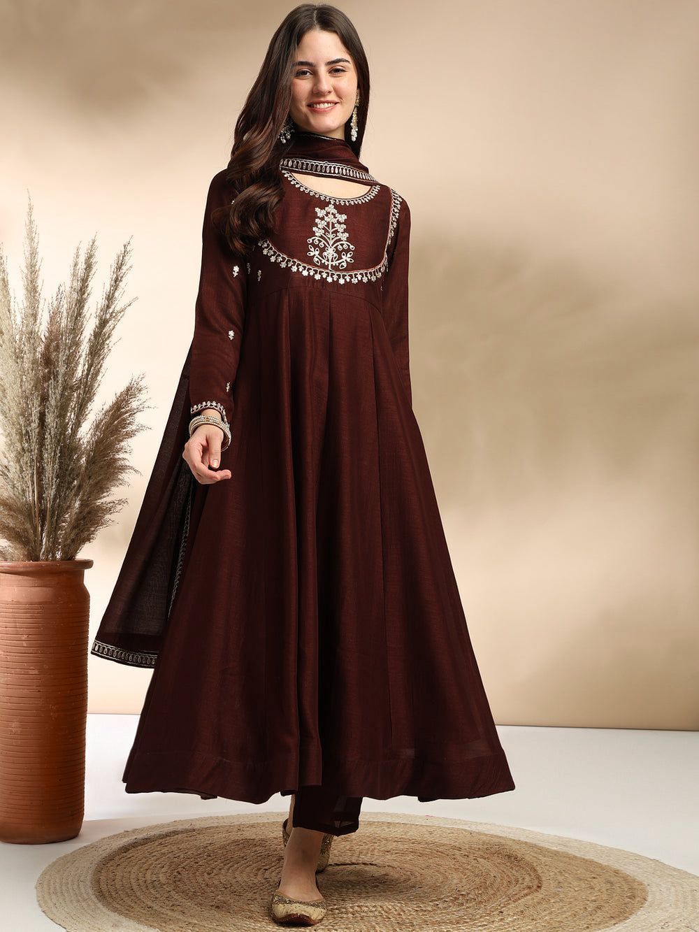 DREAMY NEW LAUNCH Look straight out of a fairytale movie scene as you twirl in this elegant fully flared kurti suit set💃✨