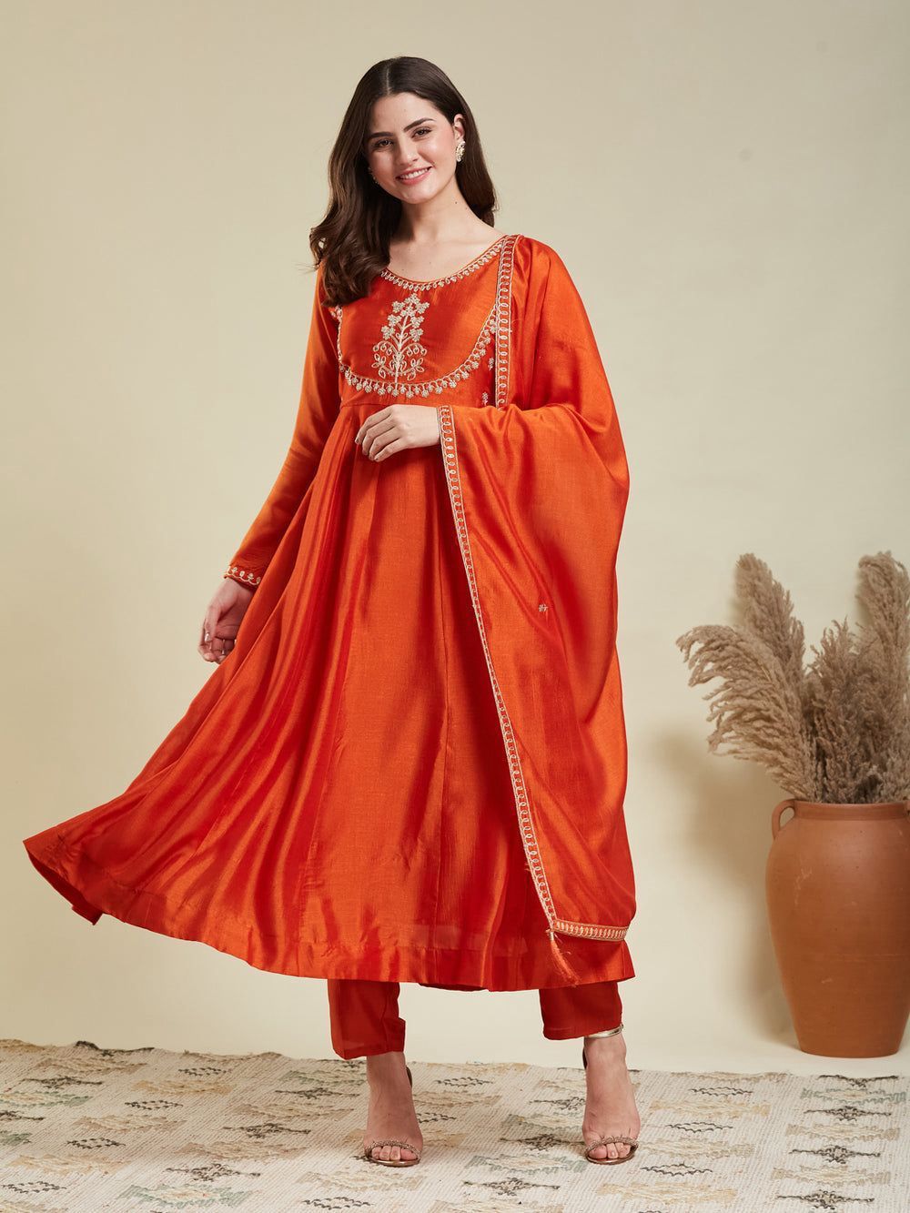 DREAMY NEW LAUNCH Look straight out of a fairytale movie scene as you twirl in this elegant fully flared kurti suit set💃✨